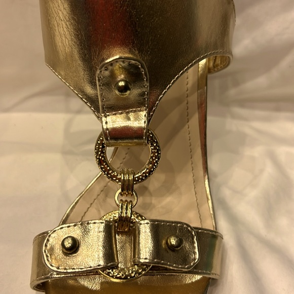 Anne Michelle - Gold Strappy Sandal, Size 7US - Picture 6 of 8